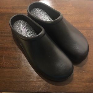 NWOT Klogs NonSlip